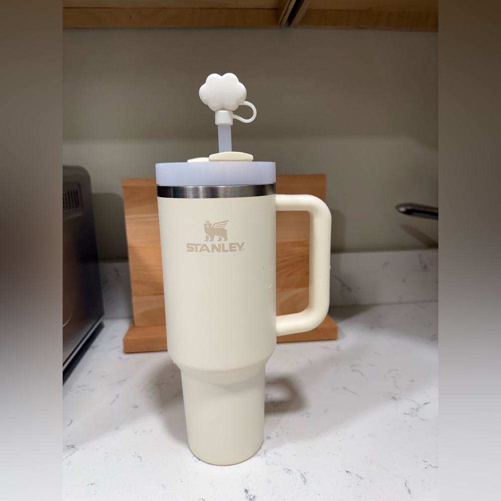 Stanley Cream 2.0 The Quencher H2.0 Flowstate Tumbler 40 oz